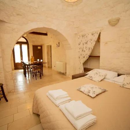 Trulli Arco Antico Locorotondo