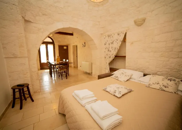Trulli Arco Antico Locorotondo