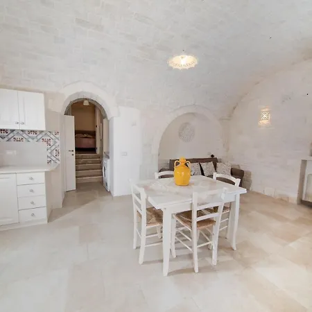 Trulli Arco Antico Locorotondo