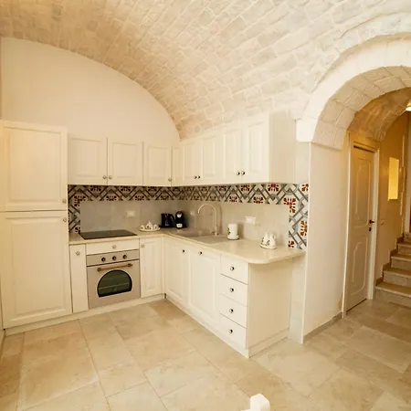 Trulli Arco Antico * Locorotondo