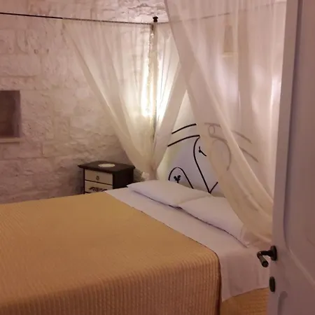 Trulli Arco Antico Locorotondo