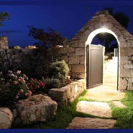 Trulli Arco Antico Locorotondo